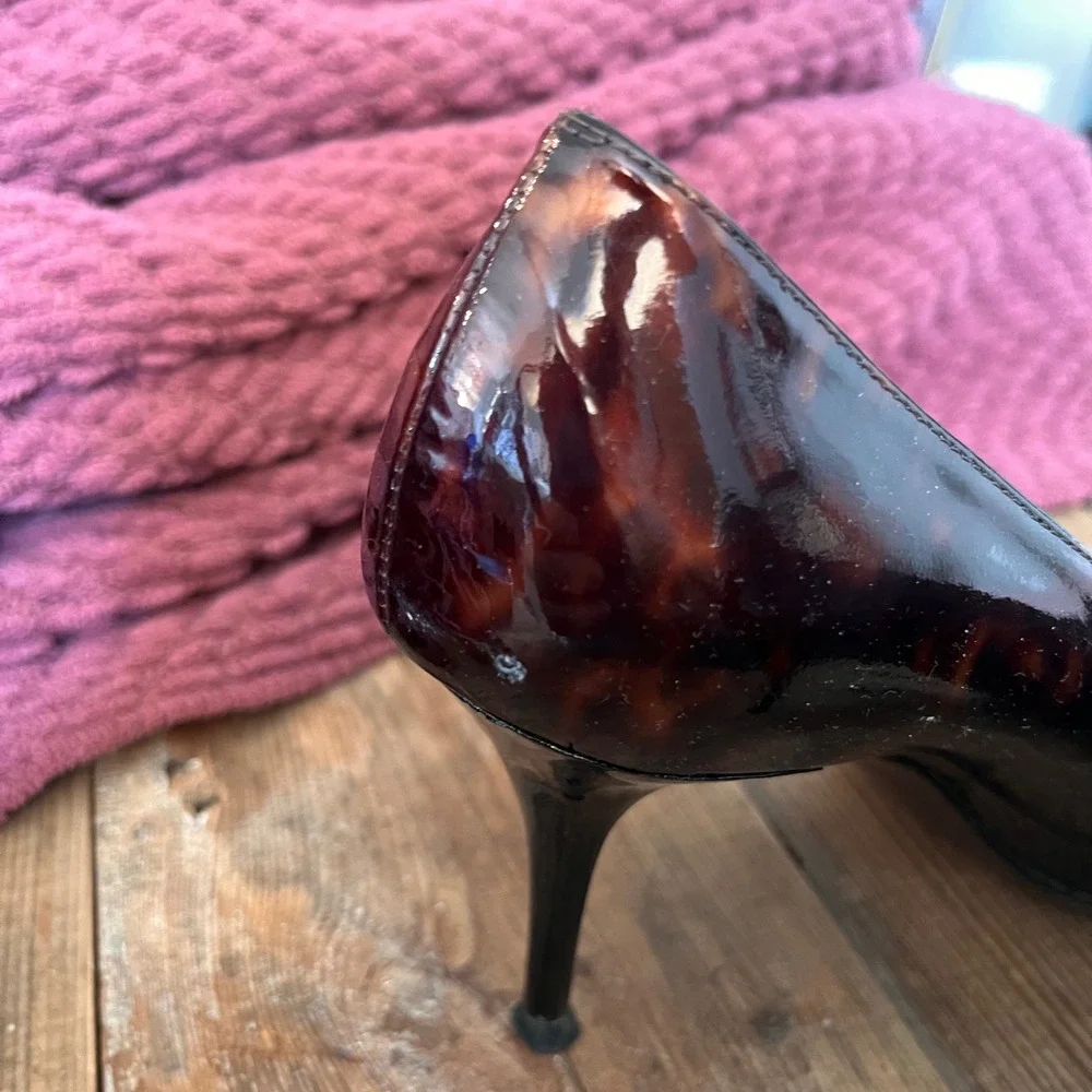 Stuart Weitzman Tortoise Shell Patent Leather Pointed Toe Pumps Heels 9M A404697